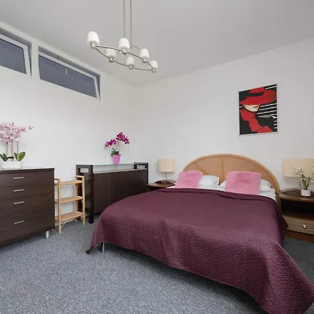 Family With Balcony And 2 Bedrooms In By Renters Апартаменти *