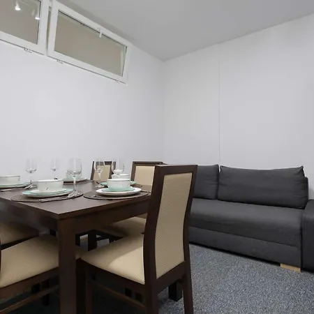 Family With Balcony And 2 Bedrooms In By Renters Варшава