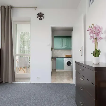 Family With Balcony And 2 Bedrooms In By Renters Апартаменти Варшава