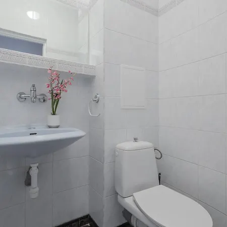 Family With Balcony And 2 Bedrooms In By Renters *