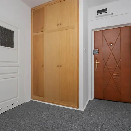 Апартаменти Family With Balcony And 2 Bedrooms In By Renters *