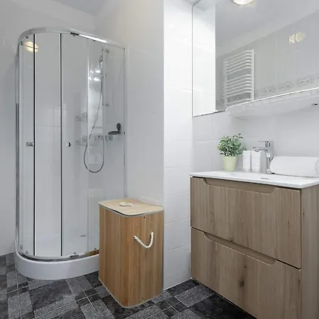 Family With Balcony And 2 Bedrooms In By Renters * Варшава